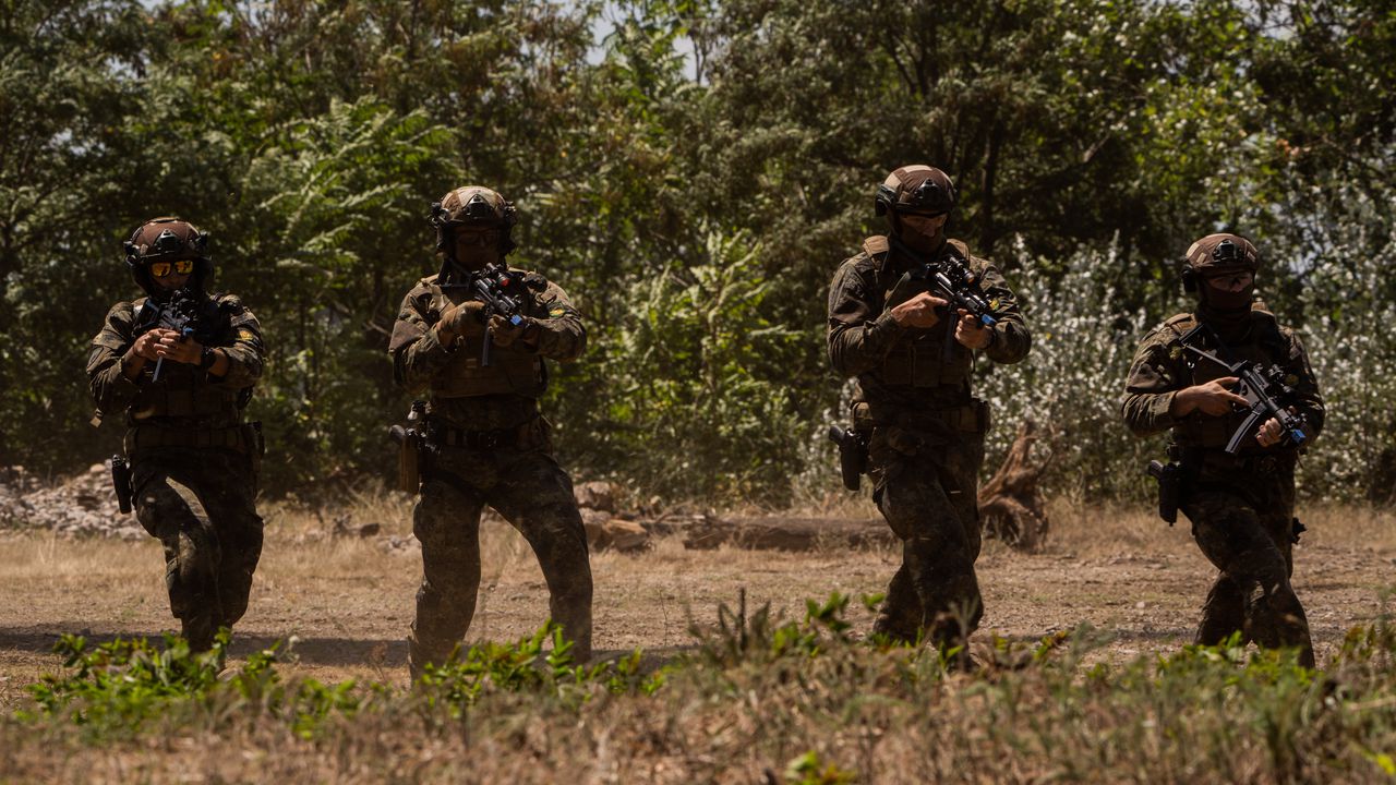 Гърция ще създава военни части с висока автономност на островите си