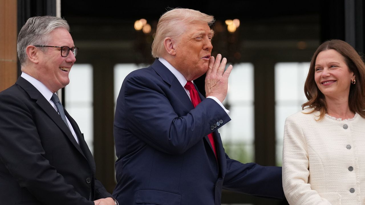 Американският президент не спести комплименти за Виктория Стармър, съпругата на