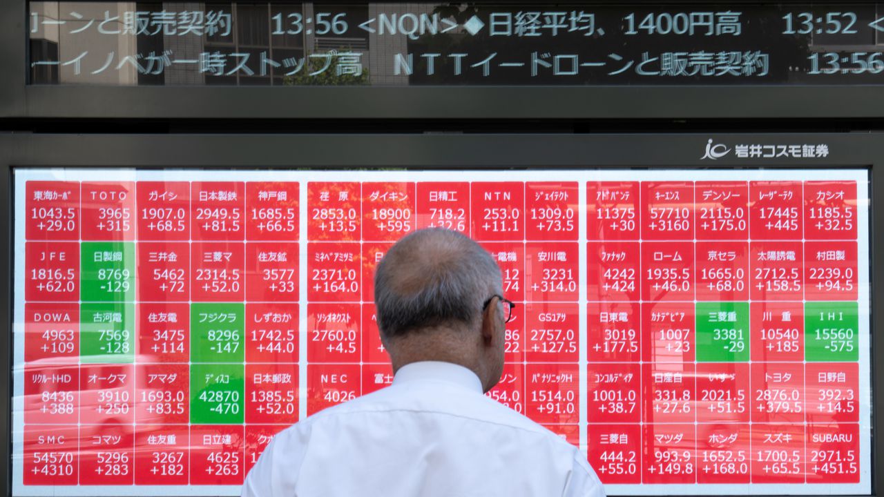 Индексите в Токио се понижиха заради опасения около търсенето на чипове