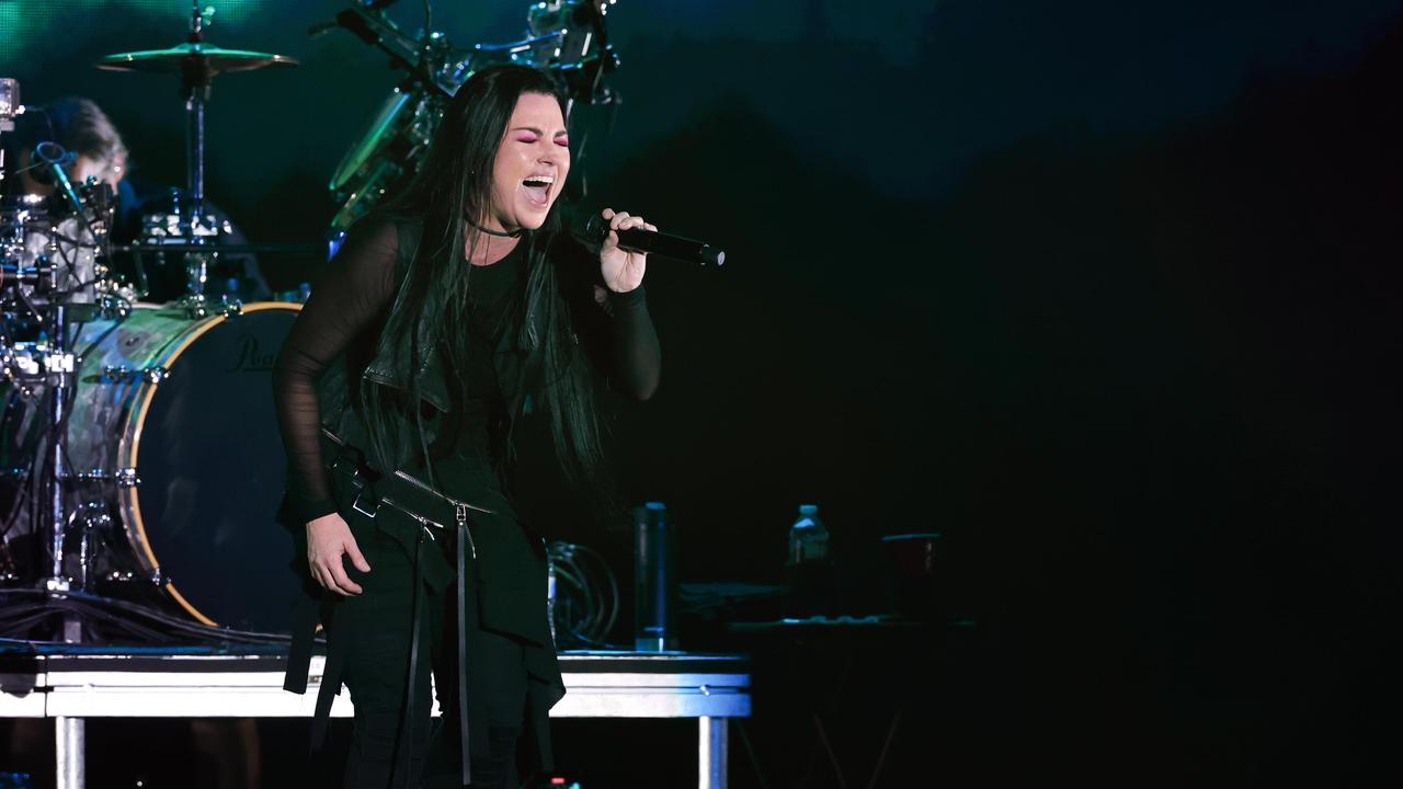 В интервю за Revolver вокалистката на Evanescence Ейми Лий говори