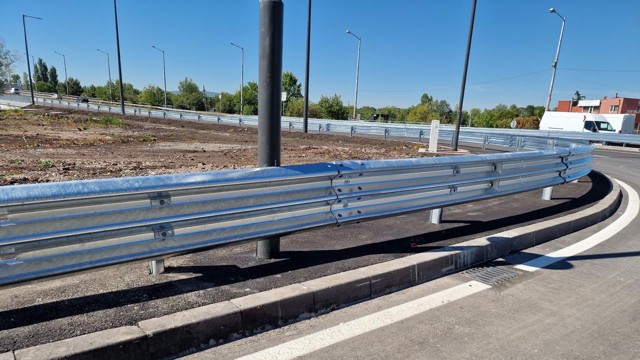 Новото платно на моста над Бакърена фабрика, в район Връбница,