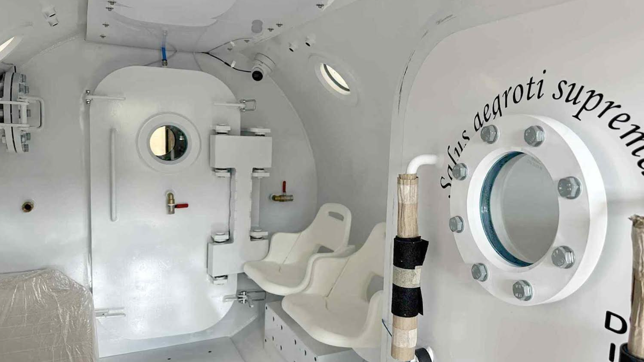 Нова барокамера за пациенти и водолази във ВМА-Варна
