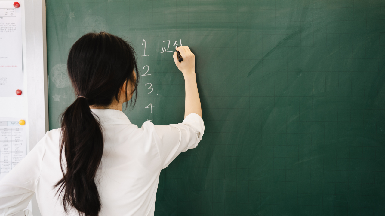 Учители и електротехници са сред най-търсените специалисти в Русе