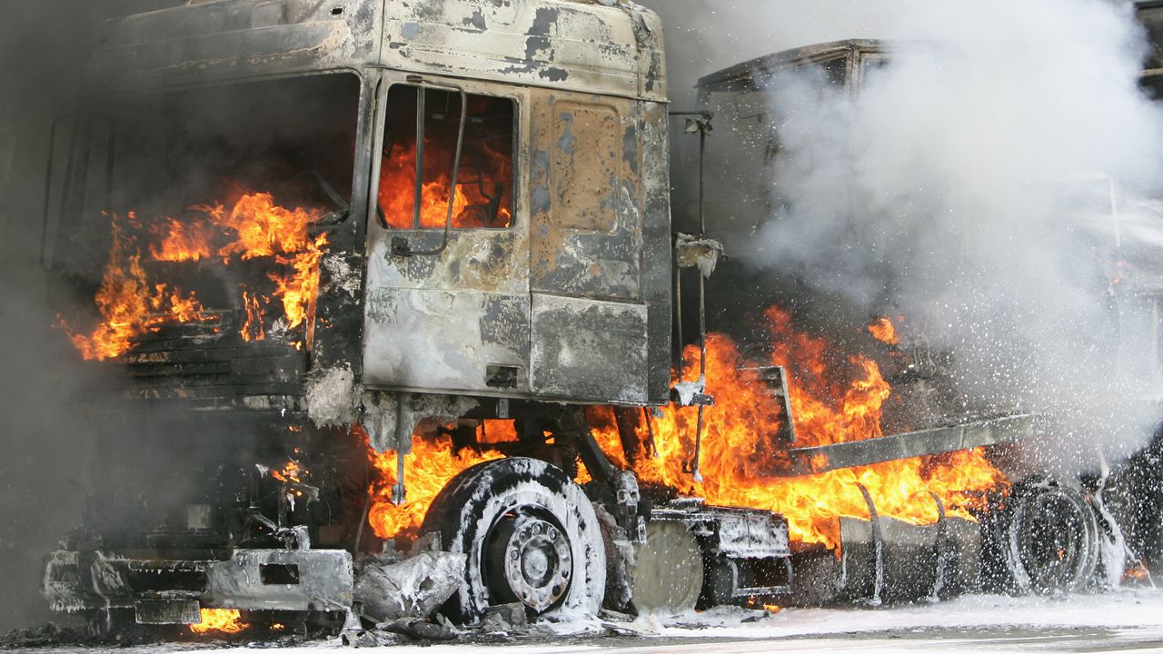 МВР: Категорично не е вярно, че укриваме или не работим по случай "със запалени камиони в София в края на юли"