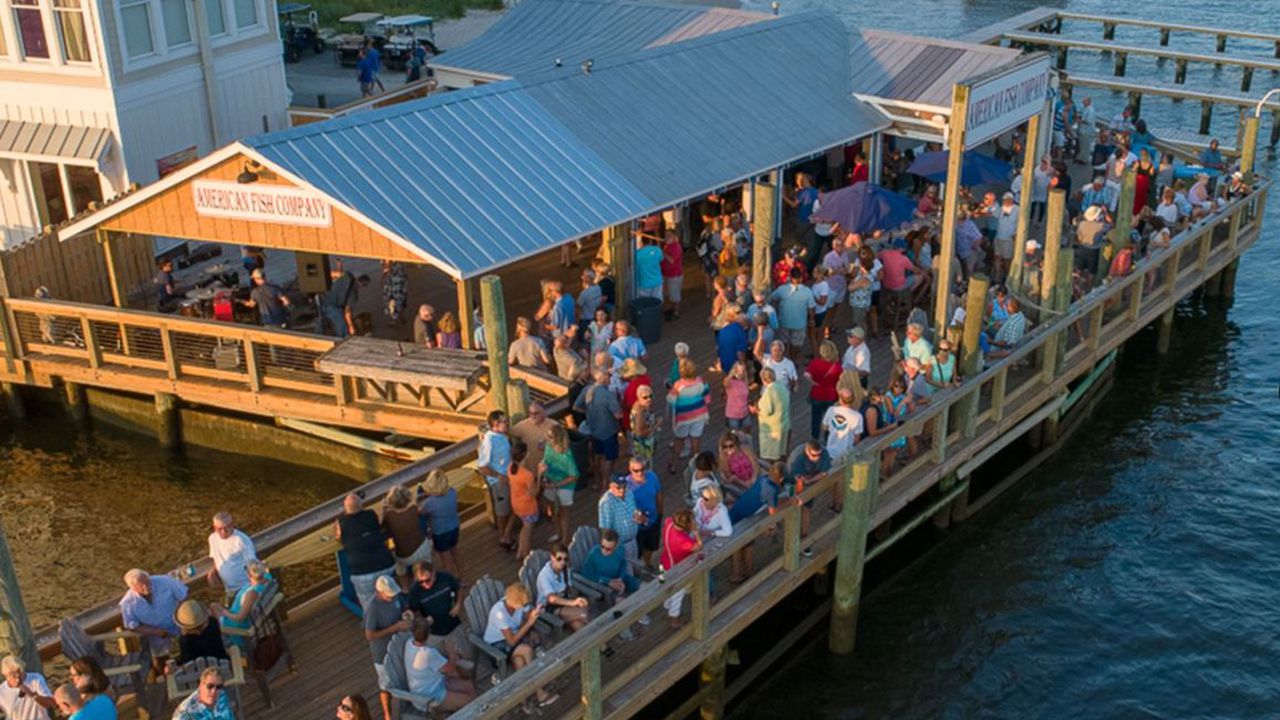 Трима души са убити, а осем ранени при стрелба срещу воден бар в Северна Каролина
