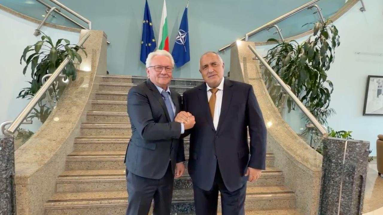 България и „Райнметал“ дават старт на завода за барут и боеприпаси, Борисов посрещна Армин Папергер на летището