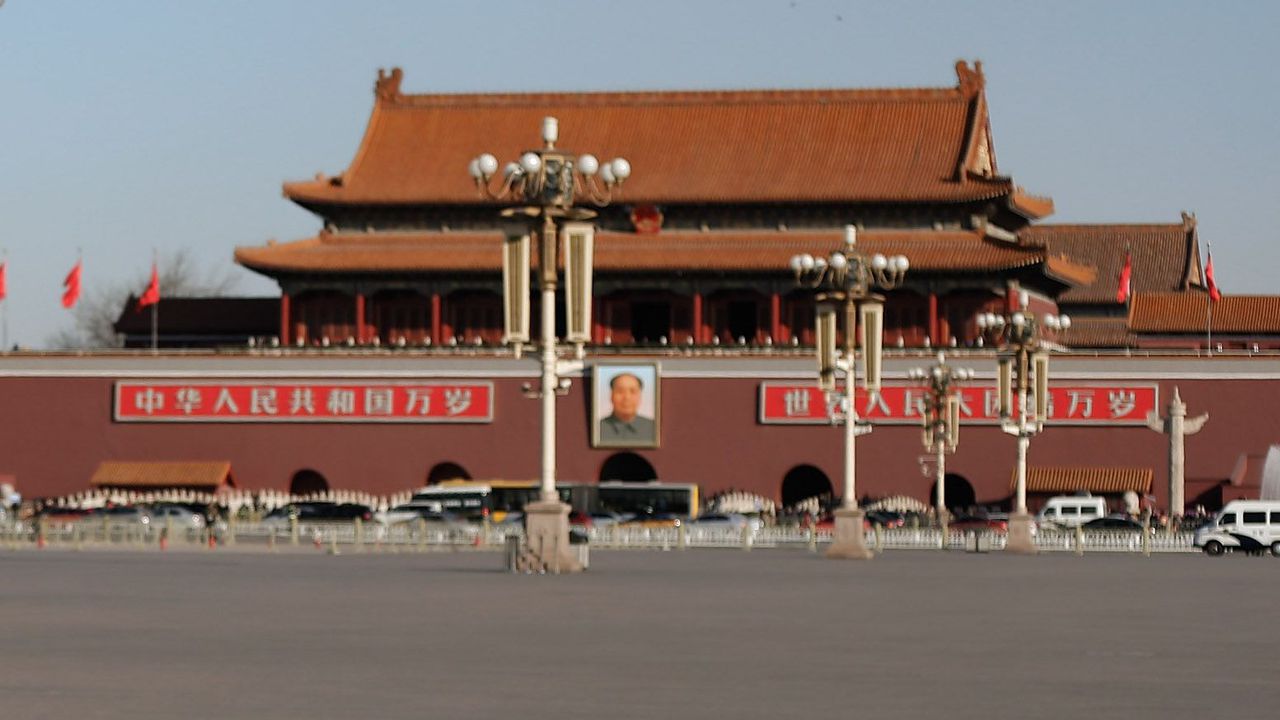 Ван И обсъди днес по телефона с японския си колега