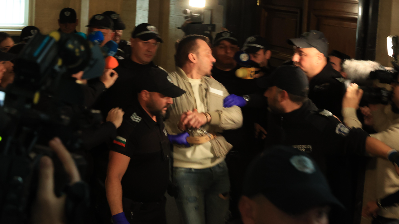 Д-р Станимир Хасърджиев остава в ареста, както и бившия служител