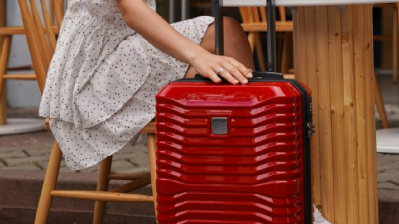 Повече българи са пътували в чужбина през септември, по-слаб растеж на чужденците у нас