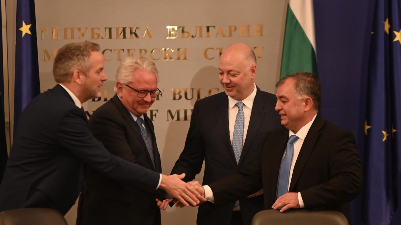 Историческа сделка: България и "Райнметал" дадоха официален старт на завода за барут и снаряди