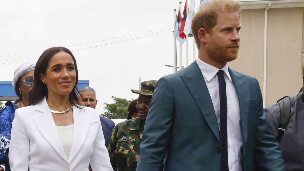 Арчи, Лилибет и щастието да тичаш сред тиквиВ профила си