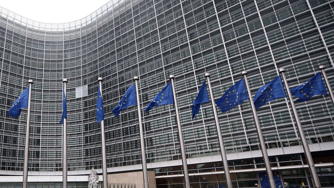 ЕК отчита предприетите от България стъпки за върховенството на закона