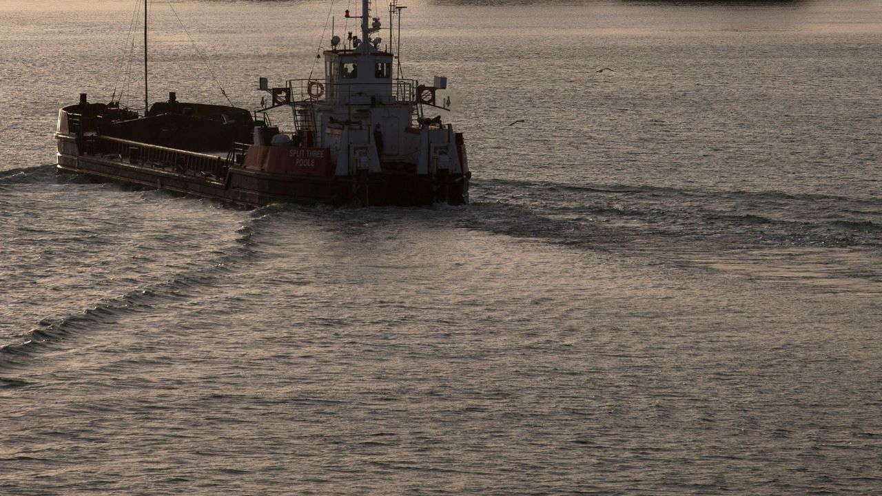 Корабът е бил проследен и следван от китайските сили, докато