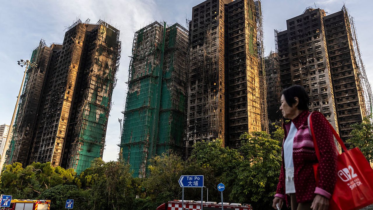 Полицията е арестувала трима служители на строителна компания по подозрение