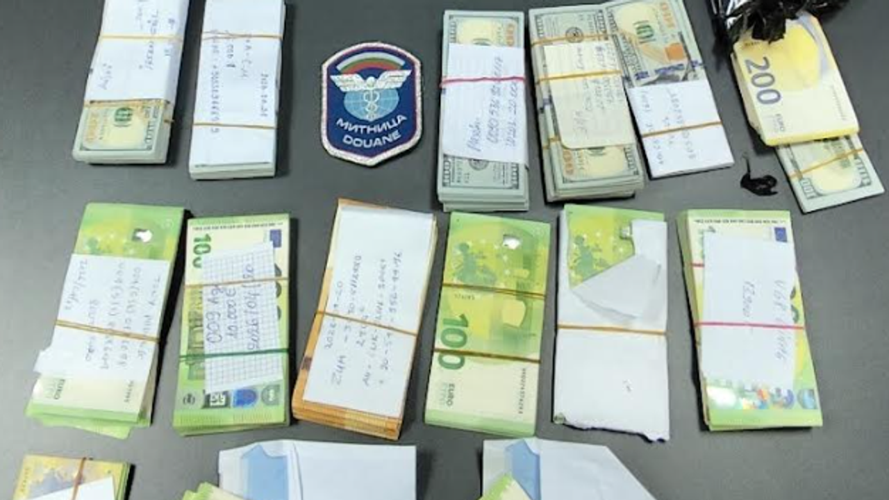 В хода на проверката в естествени кухини на кабината е