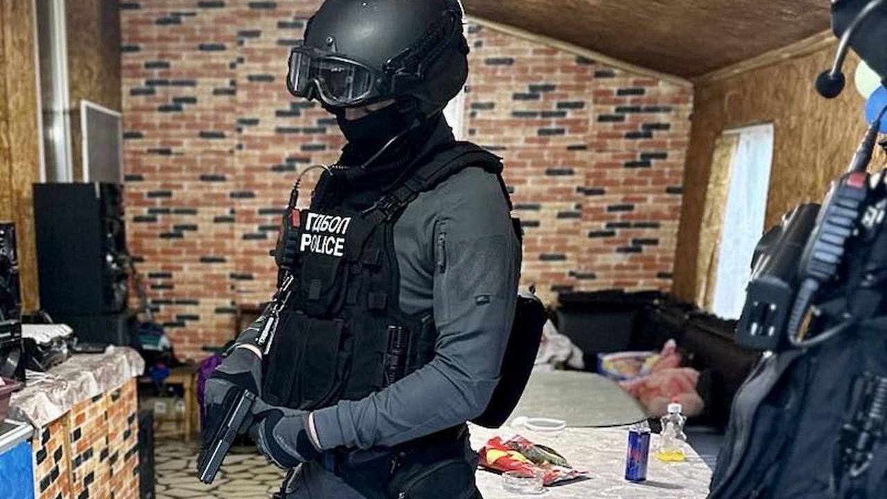 ГДБОП "удари" група от дилъри във Врачанско