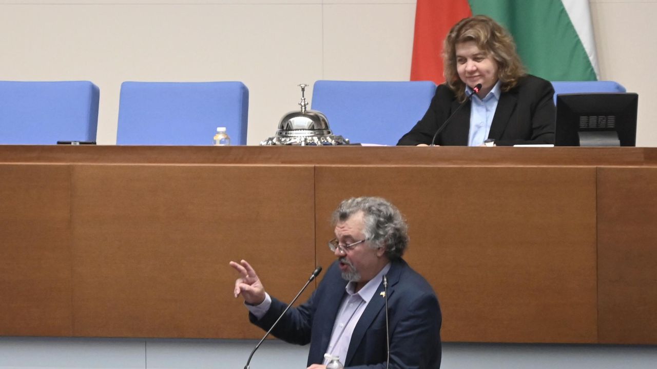 НА ЖИВО: Скандал разтърси парламента - депутати наскачаха на бой, Киселова се видя в чудо