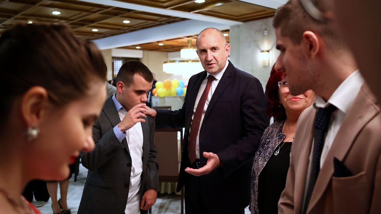 Президентът Румен Радев се срещна с абитуриентите от инициативата „Подкрепи една мечта“