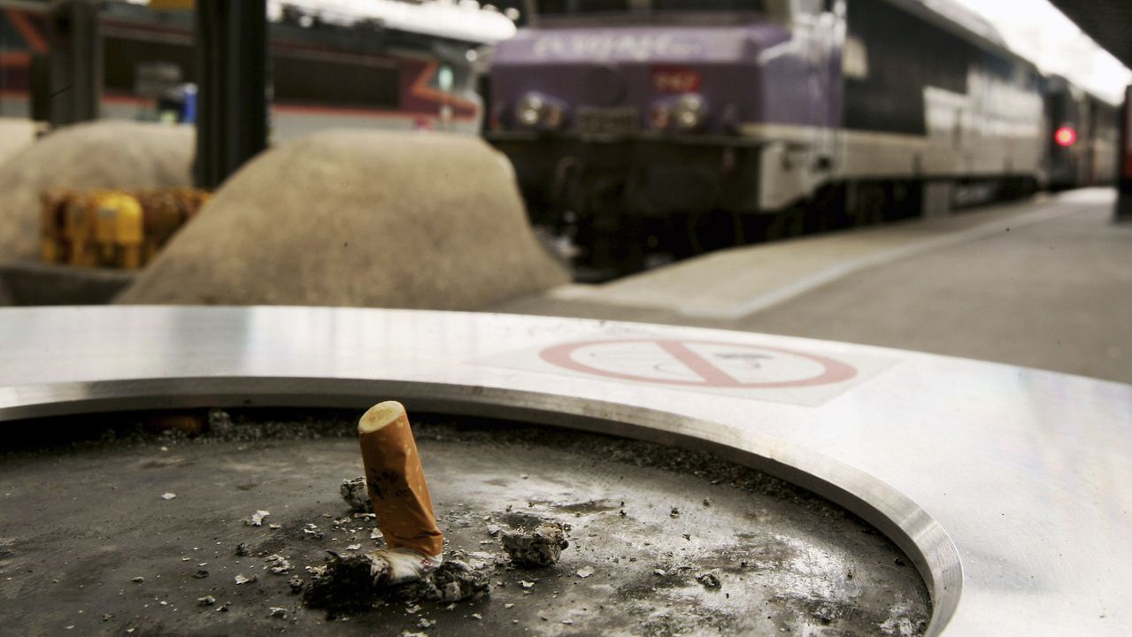 От днес пушенето ще бъде забранено на автобусните спирки и