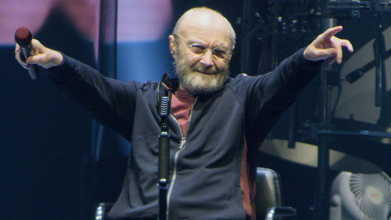 Британският певец Фил Колинс е в болница, заяви говорител 74-годишния