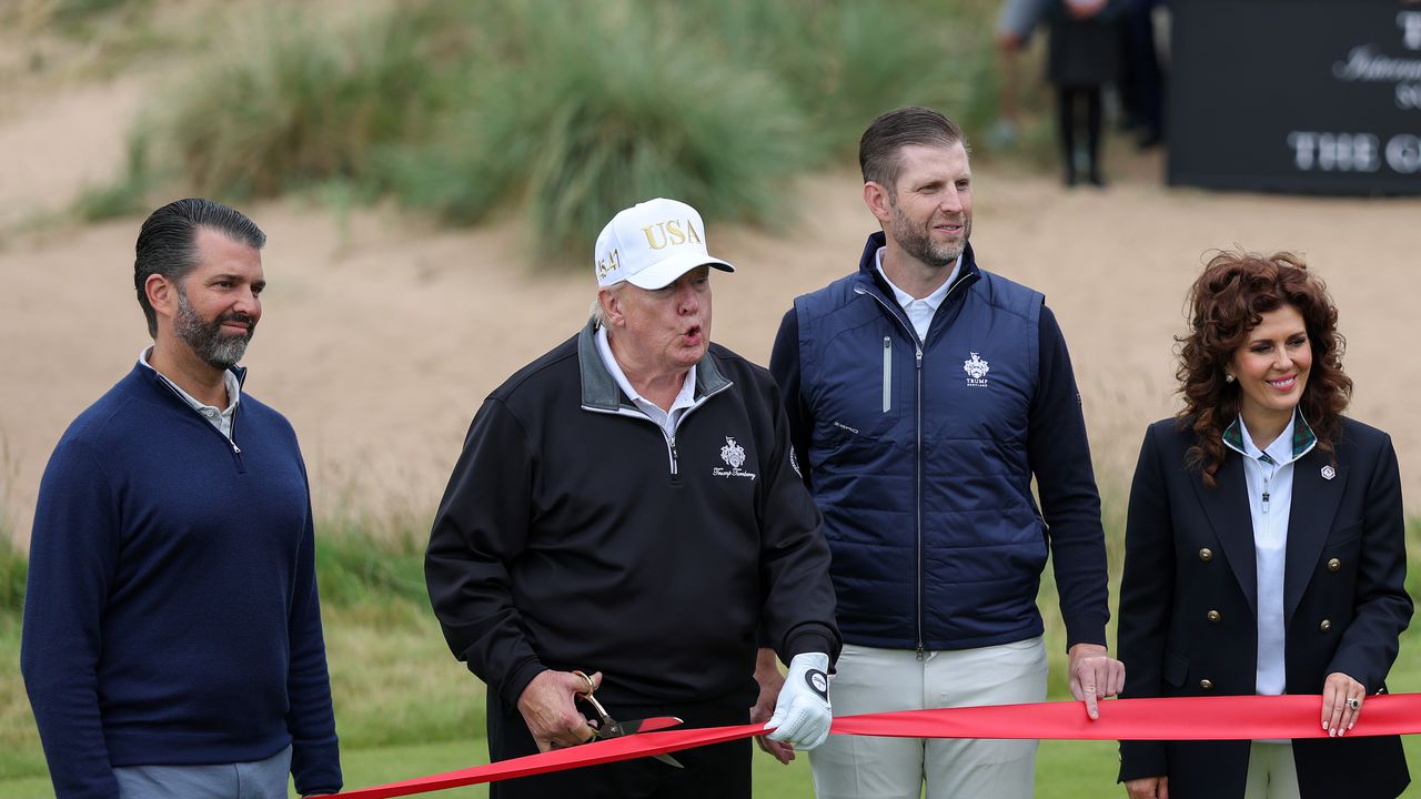 Тръмп официално откри новото си голф игрище в Шотландия