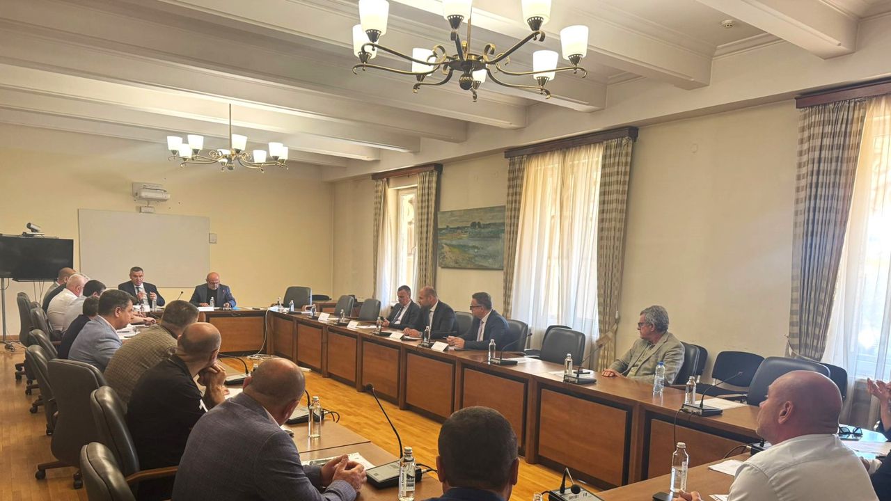 Министър Тахов: Искаме мнението на целия животновъден бранш за прилагането на ваксинация срещу шарка