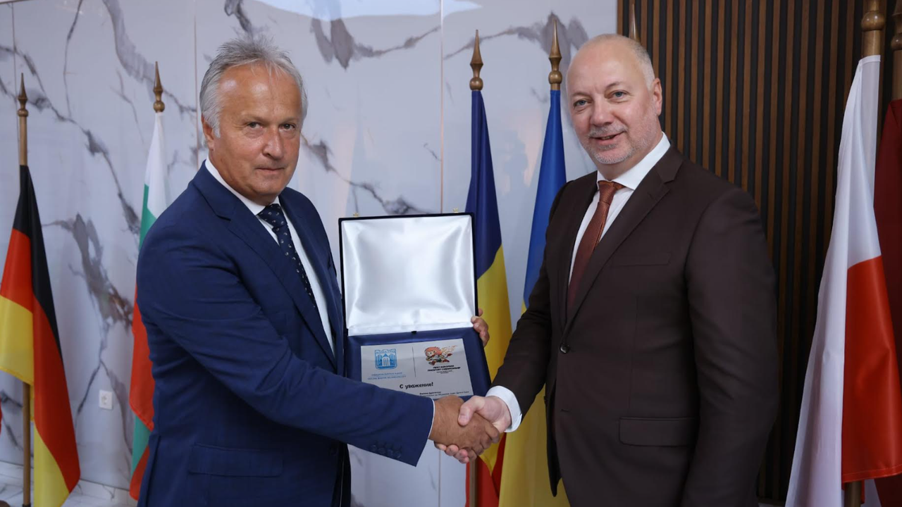 Премиерът Желязков: Професионализмът, смелостта и подготовката на огнеборците гарантират, че човекът винаги ще надделее над стихията