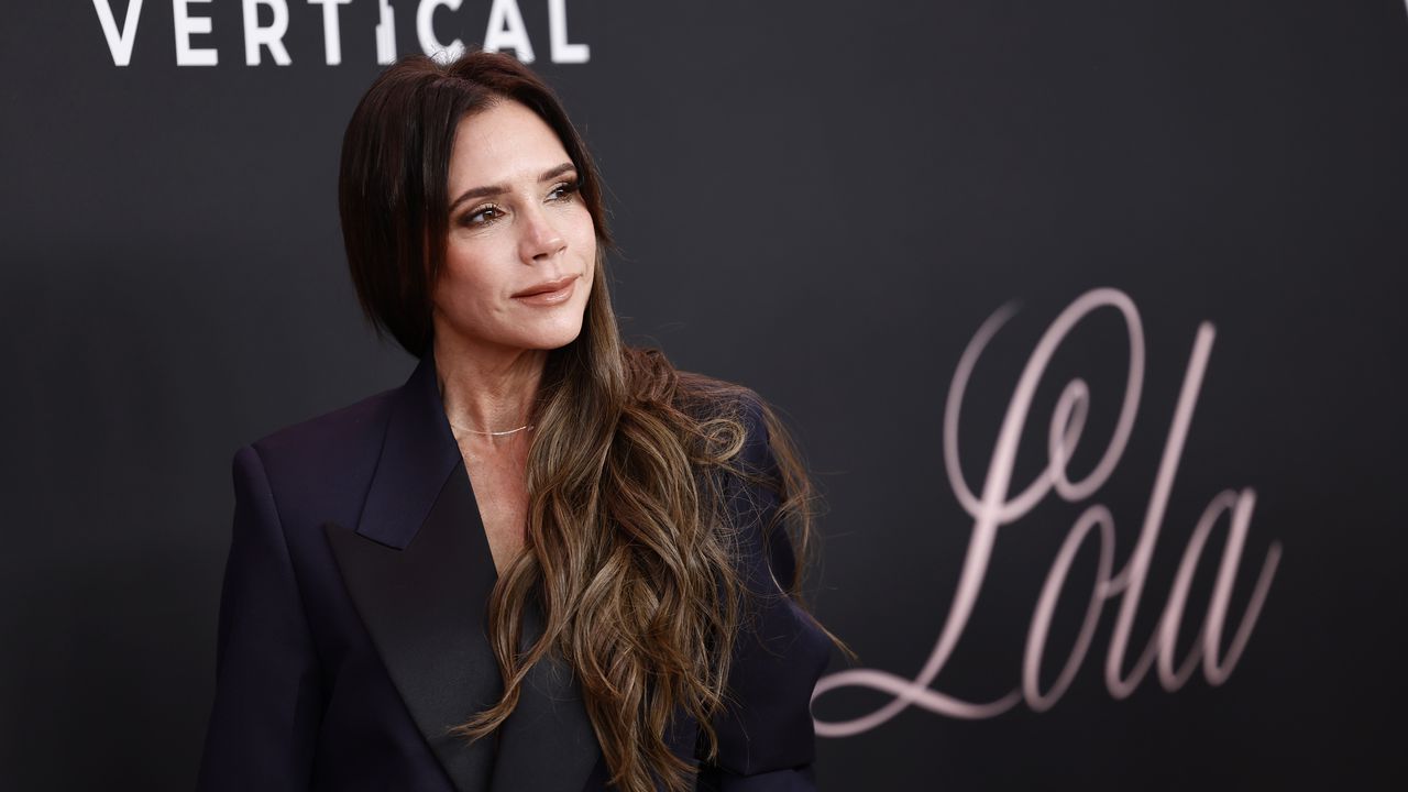 Виктория Бекъм е изкушена да се събере със Spice Girls след успеха на турнето на Oasis