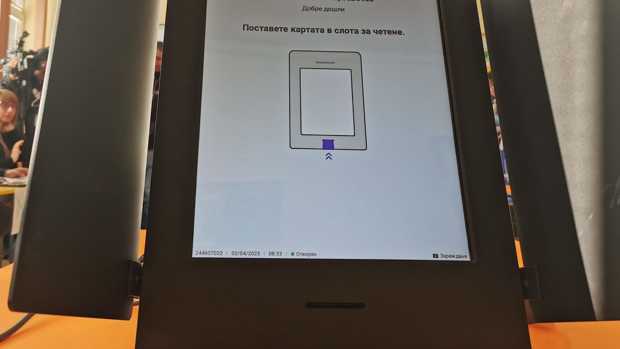 Михаил Константинов за промените в Изборния кодекс: Още не сме свикнали на машините, а минаваме на скенери