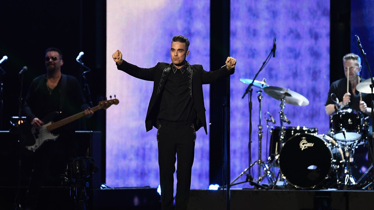 Стана ясно колко е поисканият подкуп от шофьорите на камиони с техника за концерта на Роби Уилямс