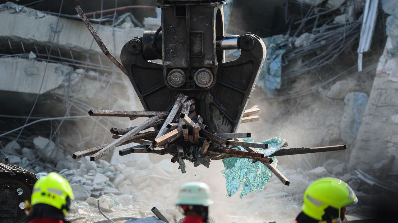 Седеметажната сграда, намираща се в град Гебзе в северозападния турски