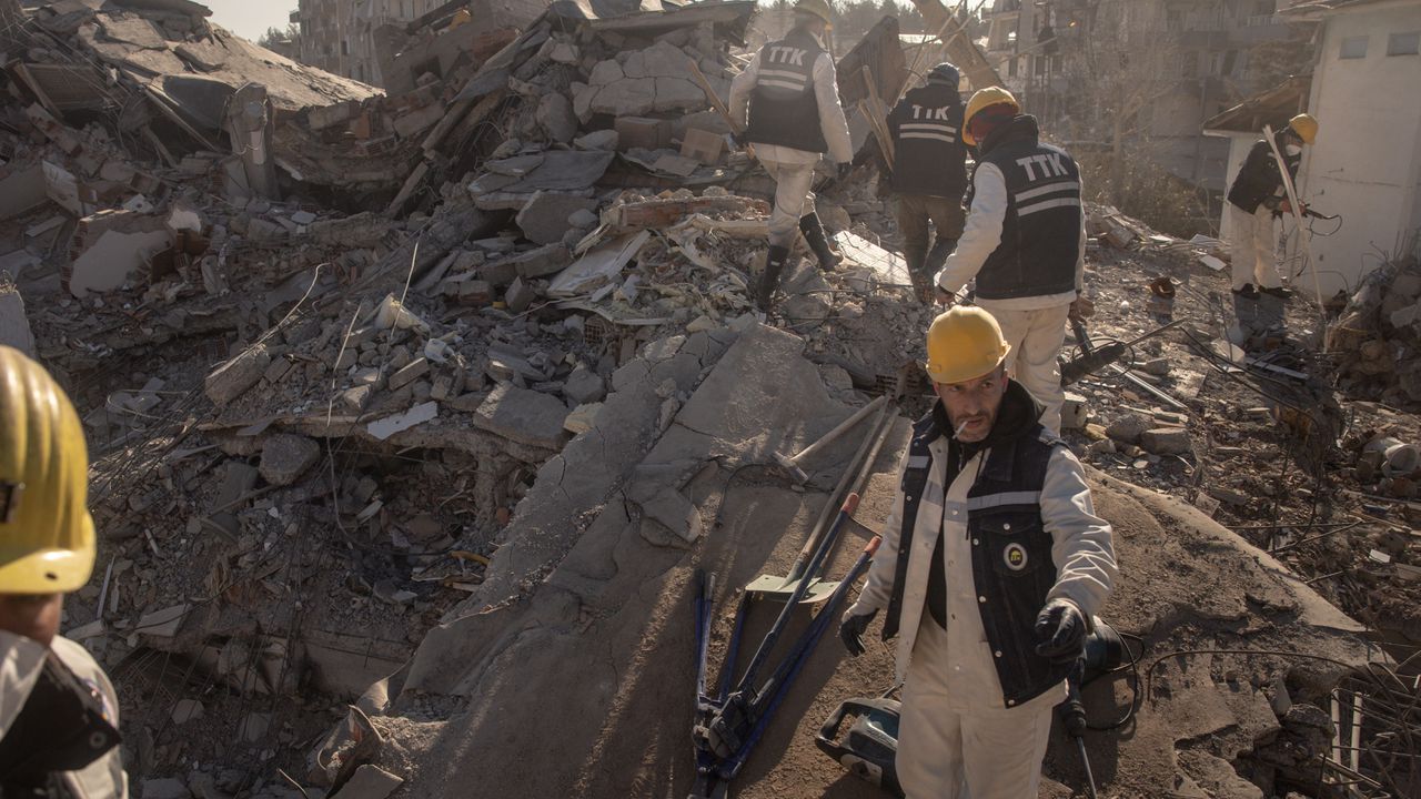 Седеметажната сграда, намираща се в град Гебзе в северозападния турски