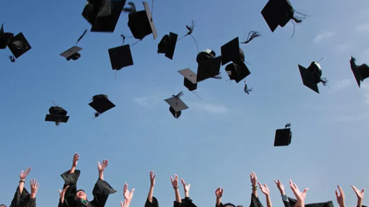 Според данните, над 30 000 студенти са изразили интерес да завършат