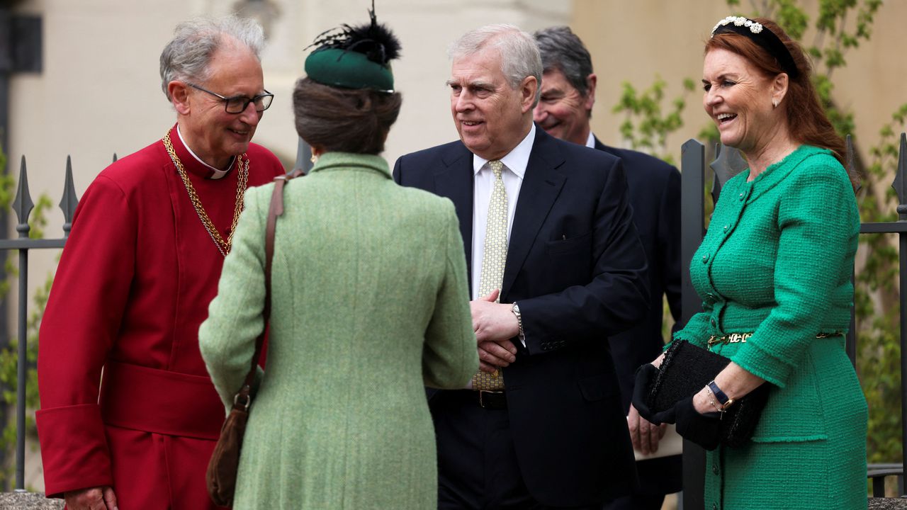 Според Андрю Лоуни, автор на Възходът и падането на династията