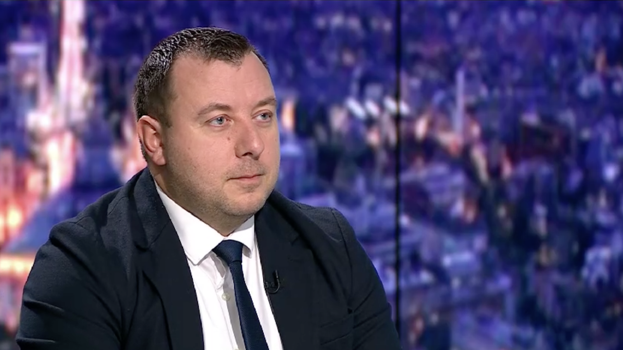 По думите му Възраждане е яркото лице на опозицията. Петров