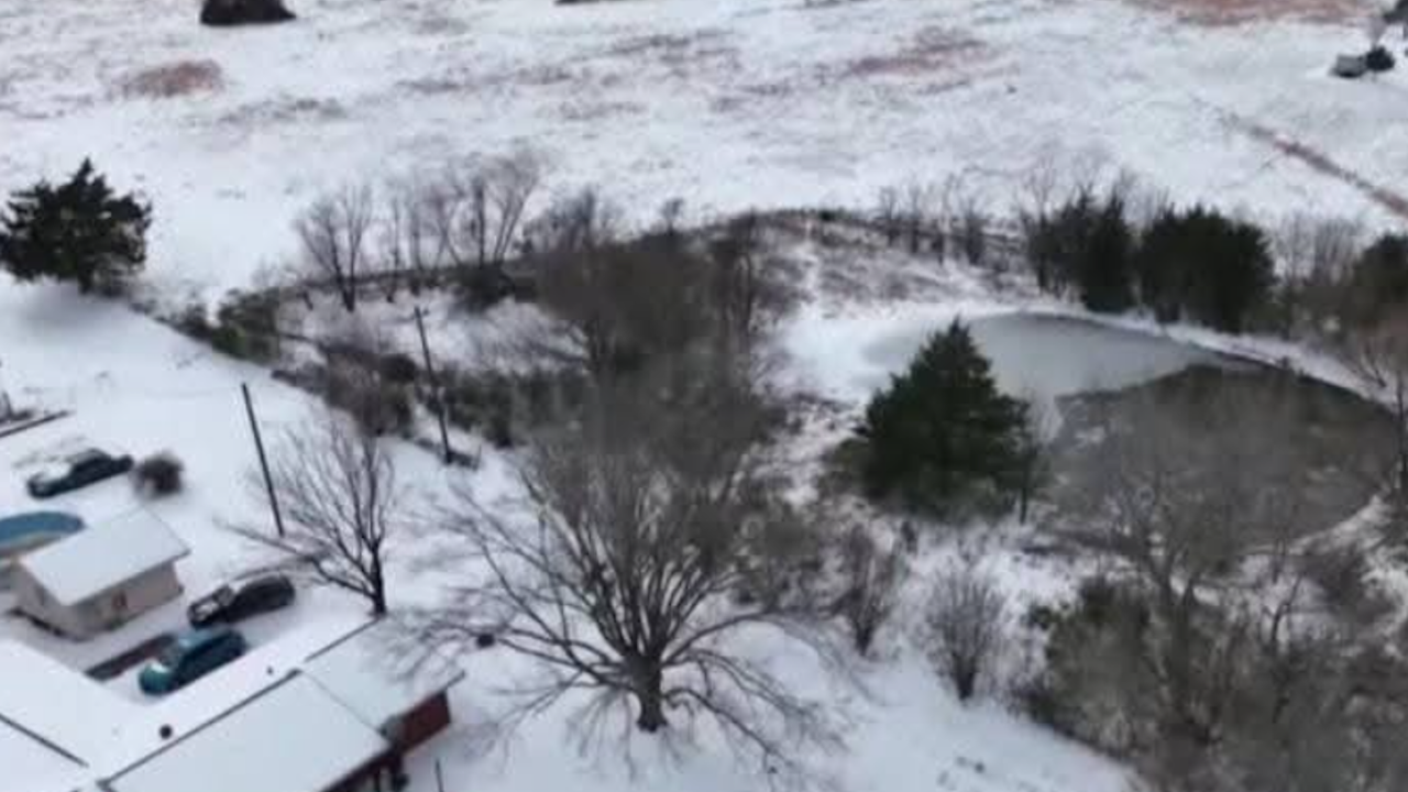 Семейството било на гости и майката останала в къщата на