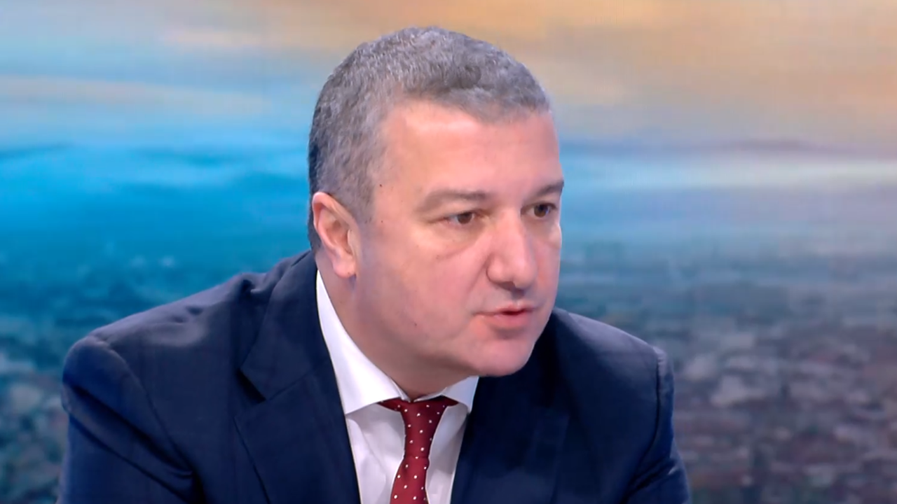 Гюров, казвайки да за служебен премиер, трябва да подаде оставка