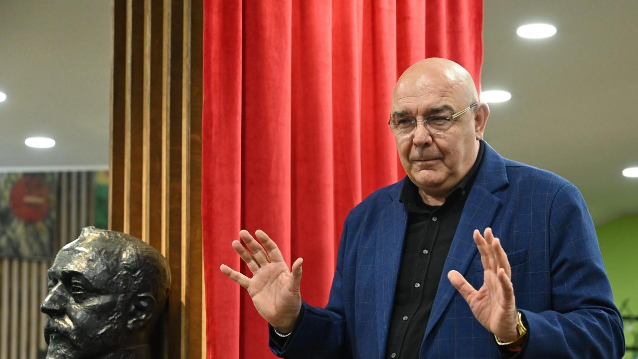 По думите му няма никакъв морал и срам. Според него