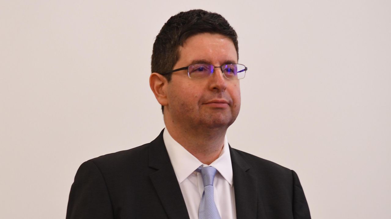 Петър Чобанов: На финала сме с подготовката за преминаване на картовите разплащания от лева в евро