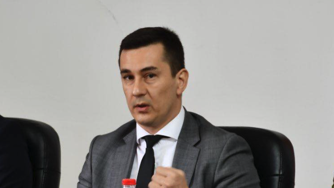 Шефът на македонските тайни служби има езиков сертификат от Пловдив