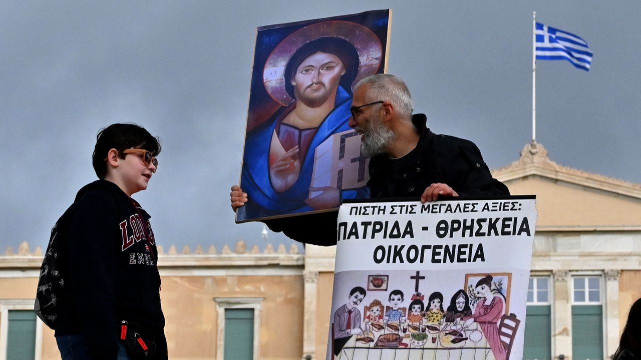 Гръцкият ВАС: Законът за брака на еднополовите двойки не противоречи на конституцията