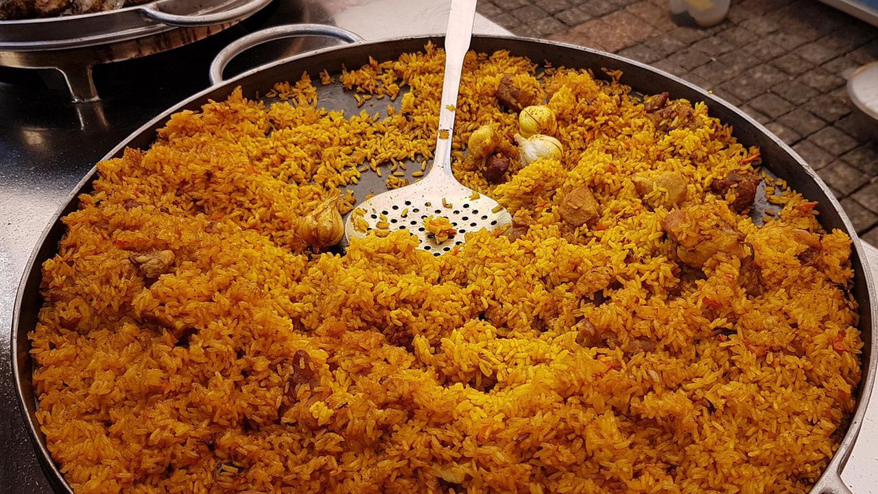 Хранително отравяне вкара в болницата 52 души от черноморския град