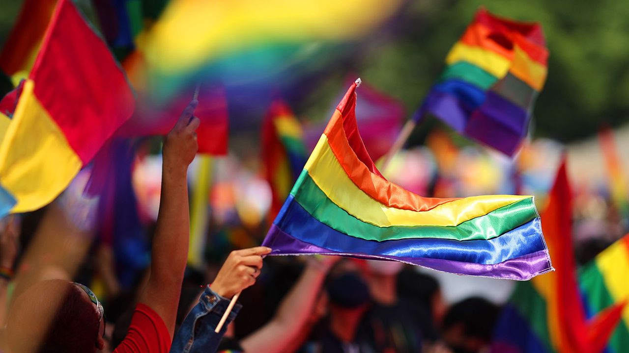 Около 800 хиляди души се включиха в ежегодния прайд в