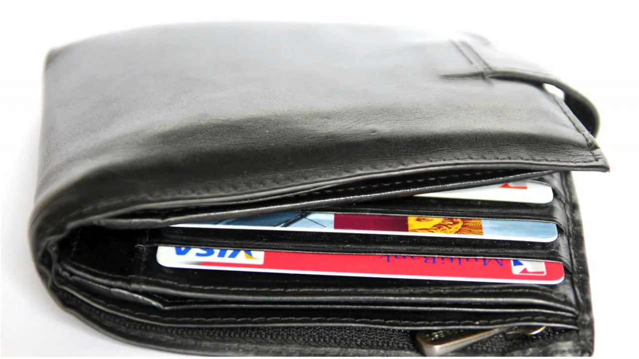 Братче и сестриче намериха портмоне на арестант и го върнаха