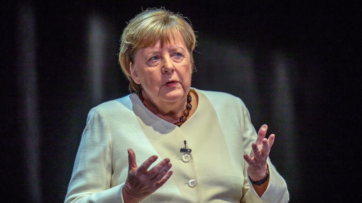 Меркел разкритикува политиката на германското правителство по отношение на бежанците