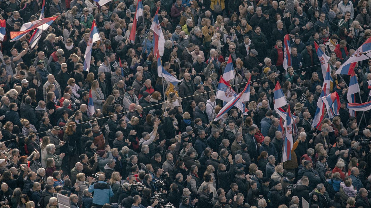 Нови протести и блокади в Сърбия, хората скандират: "Арестувайте Вучич!"