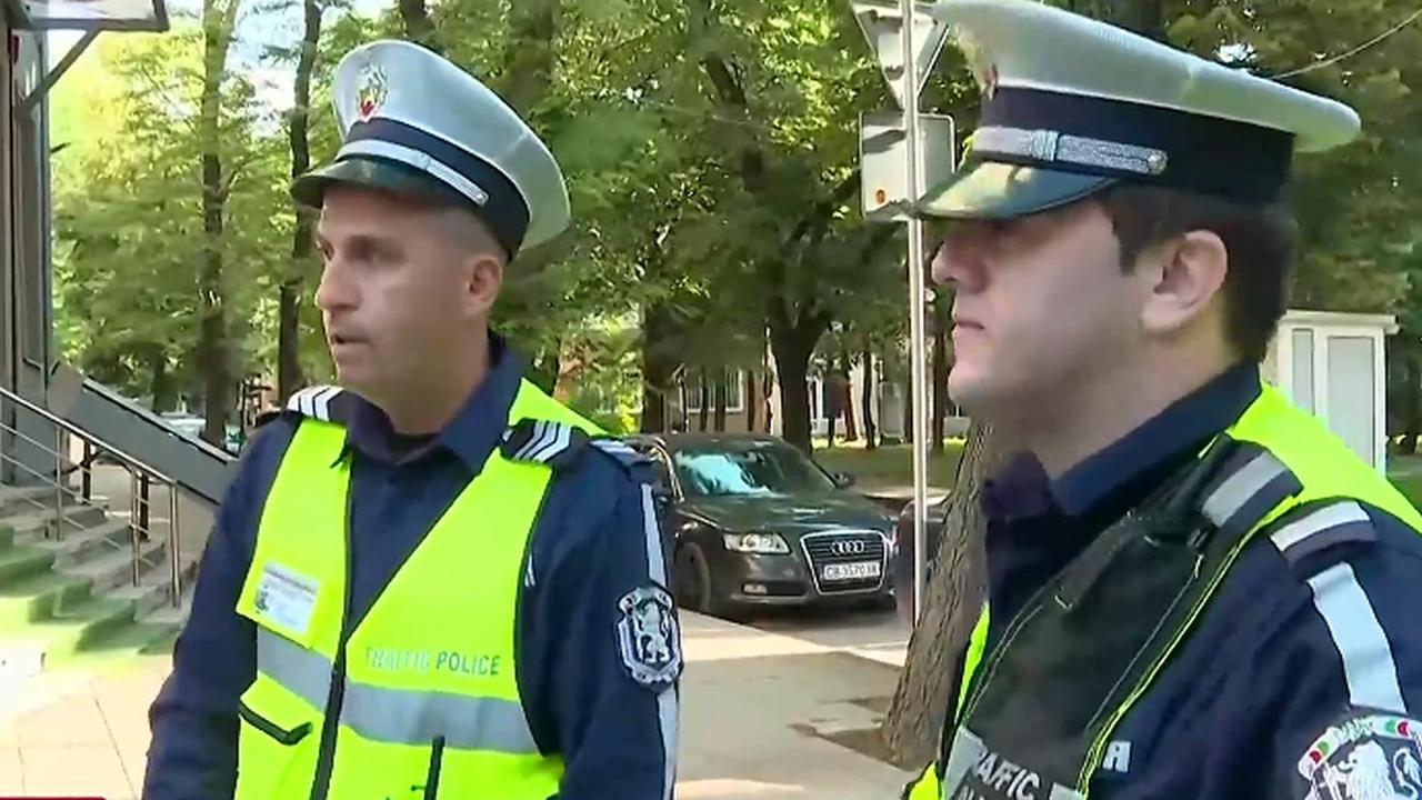 Разбрахме, че лек автомобил се управлява от 12-годишно дете от