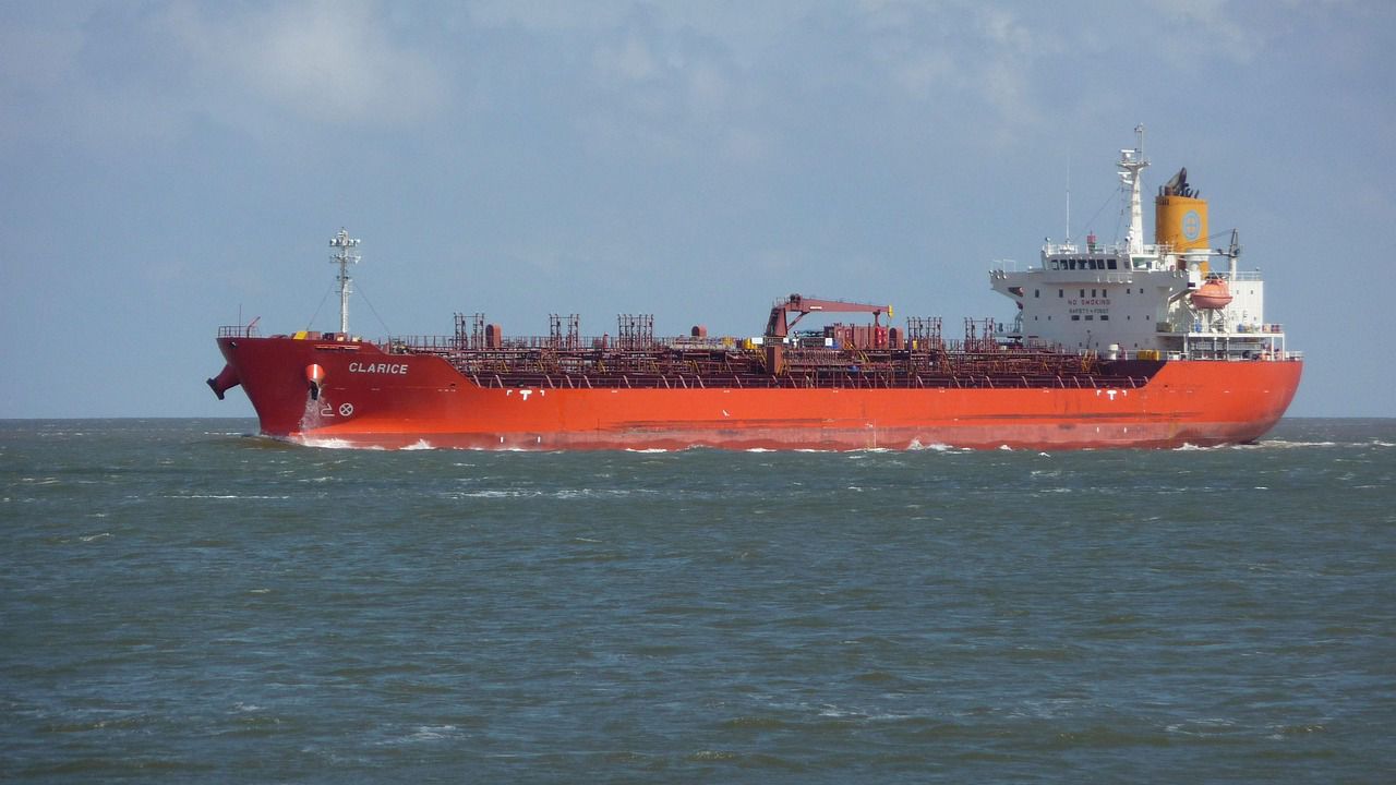 Три танкера с петрол от Индия блокирани заради връзки с Русия