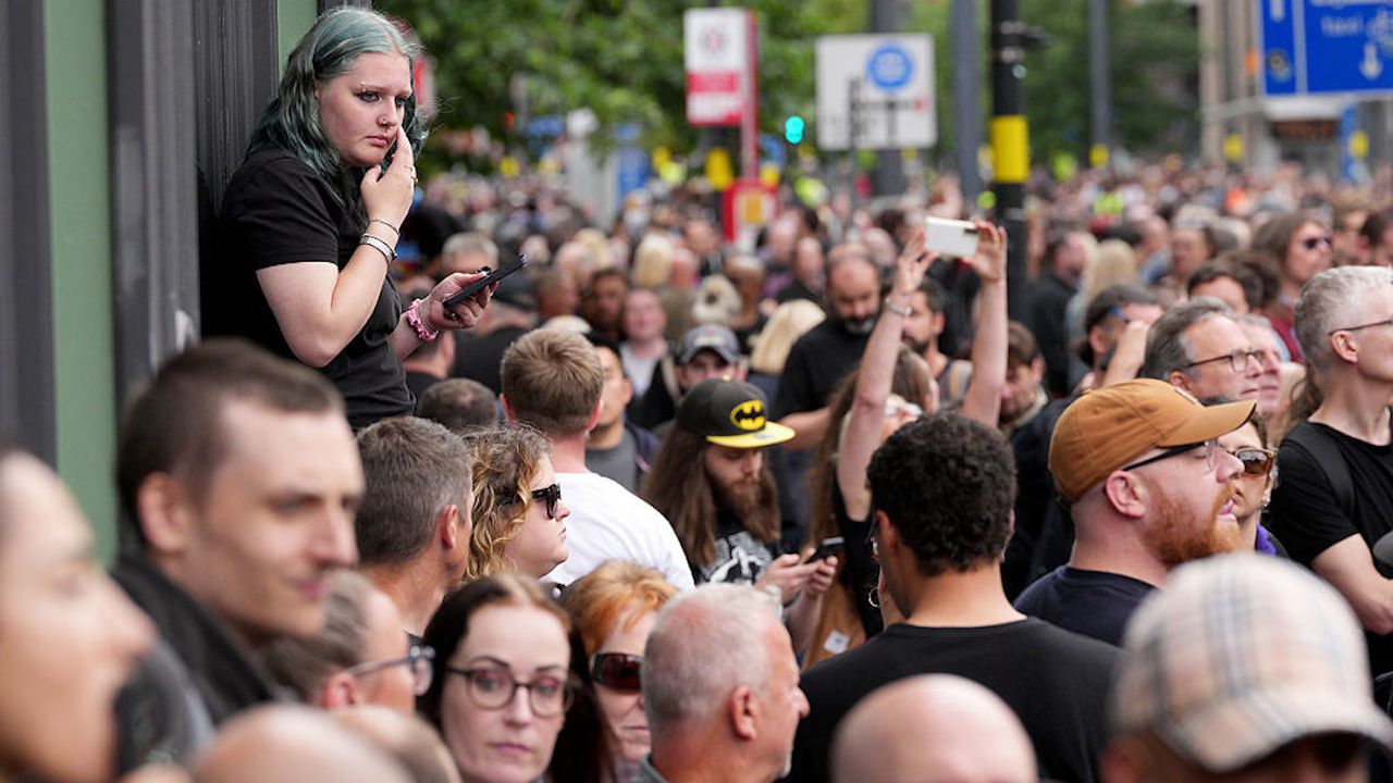 Фенове се сбогуваха с легендата на Black Sabbath Ози Озбърн,
