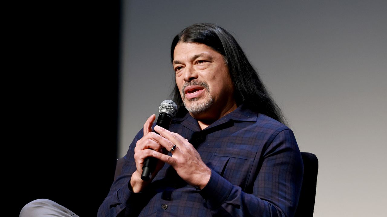 Робърт Трухильо, настоящ басист на Metallica и бивш басист на